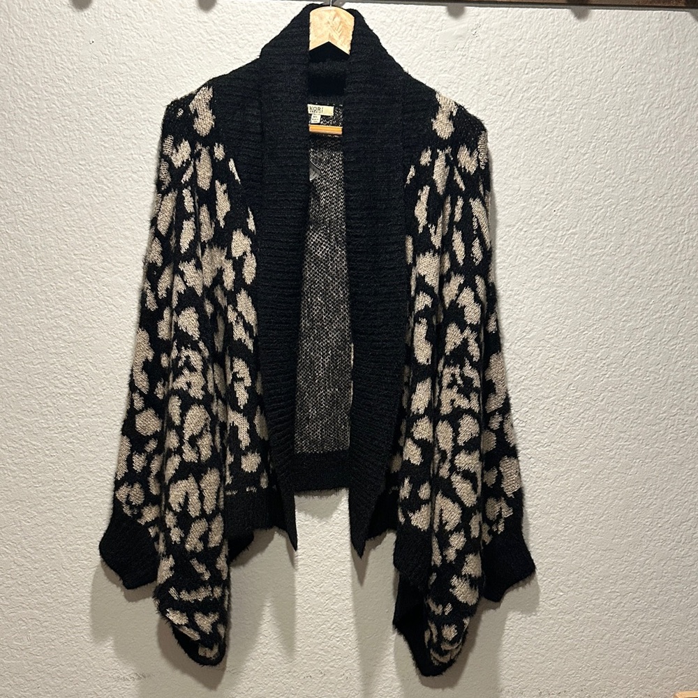 Kori America Drop Sleeve Black/Beige Leopard-Print Open Front Shawl Cardigan - Picture 2 of 9